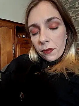 Snapshot of SexyAlya chatting on October 6, 12:44 pm SexyAlya online show from October 6, 12:44 pm