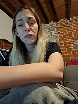 Snapshot of SexyAlya chatting on October 25, 12:07 am SexyAlya online show from October 25, 12:07 am