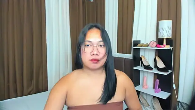 TsUncutKaren online show from September 26, 5:43 pm