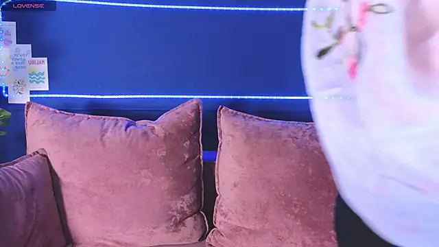 Snapshot of _feel_me_ chatting on September 19, 1:37 am  feel me  online show from September 19, 1:37 am