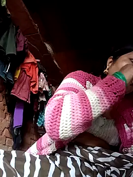 Snapshot of Priya_tyagi chatting on October 28, 7:58 am Priya tyagi online show from October 28, 7:58 am