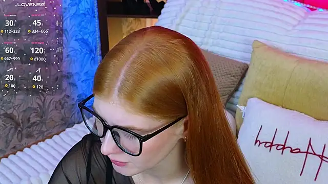 Snapshot of JuliaPowers_ chatting on October 3, 4:17 am JuliaPowers  online show from October 3, 4:17 am