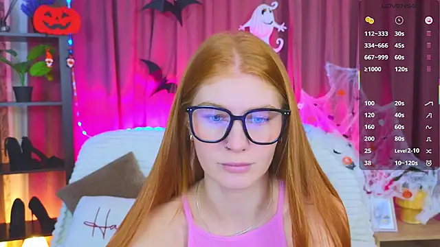 Snapshot of JuliaPowers_ chatting on October 28, 5:02 am JuliaPowers  online show from October 28, 5:02 am