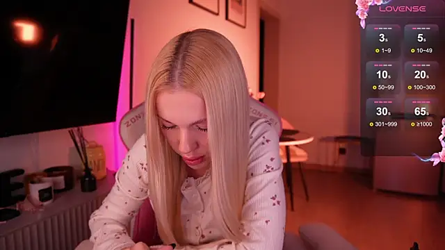 Snapshot of baby_bon chatting on October 22, 5:12 am baby bon online show from October 22, 5:12 am