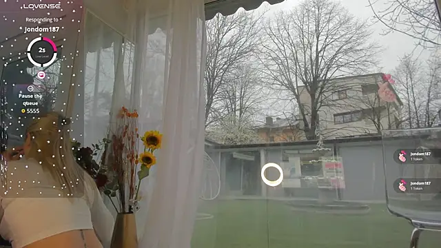 Ella Vee online show from March 31, 4:45 am