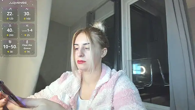 Ella Vee online show from October 14, 2:58 am