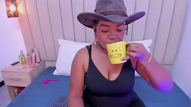 Snapshot of Afrodita_de_amor chatting on October 30, 11:55 am Afrodita de amor online show from October 30, 11:55 am