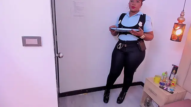 Snapshot of Afrodita_de_amor chatting on October 31, 11:58 am Afrodita de amor online show from October 31, 11:58 am