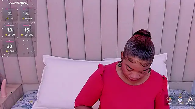 Snapshot of Afrodita_de_amor chatting on October 2, 11:37 am Afrodita de amor online show from October 2, 11:37 am