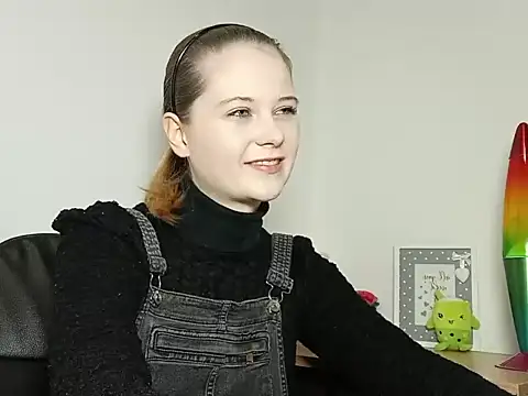 LydiaYoung online show from October 16, 6:10 pm