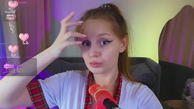 HoneyLace  online show from April 11, 3:37 pm