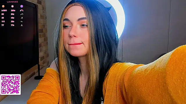 Snapshot of EvaBlimey chatting on September 20, 5:06 am EvaBlimey online show from September 20, 5:06 am