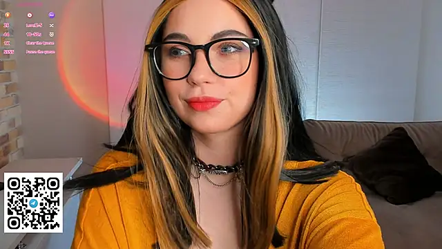 Snapshot of EvaBlimey chatting on September 24, 5:06 am EvaBlimey online show from September 24, 5:06 am