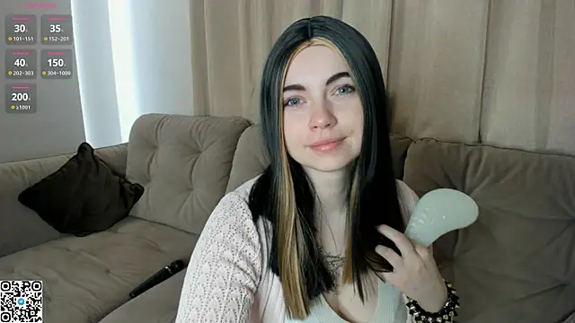 Snapshot of EvaBlimey chatting on October 10, 4:28 am EvaBlimey online show from October 10, 4:28 am