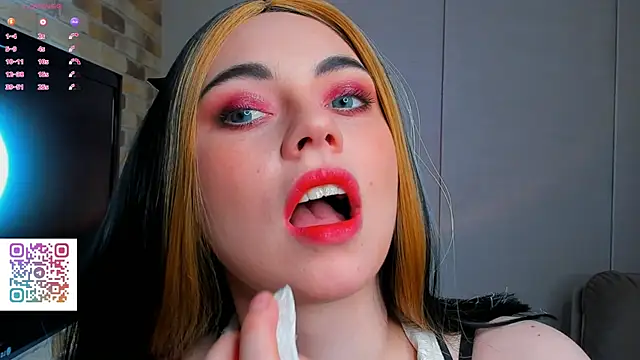 Snapshot of EvaBlimey chatting on September 21, 5:17 am EvaBlimey online show from September 21, 5:17 am