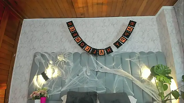 aylacallowey online show from October 25, 7:43 pm