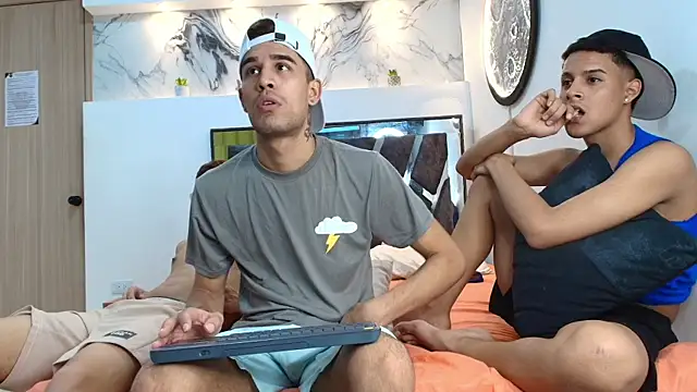 Snapshot of GRETTY_BOYS chatting on October 15, 8:06 am GRETTY BOYS online show from October 15, 8:06 am