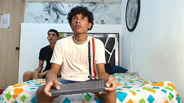 Snapshot of LONDON_BOYS1 chatting on October 10, 1:10 am LONDON BOYS1 online show from October 10, 1:10 am