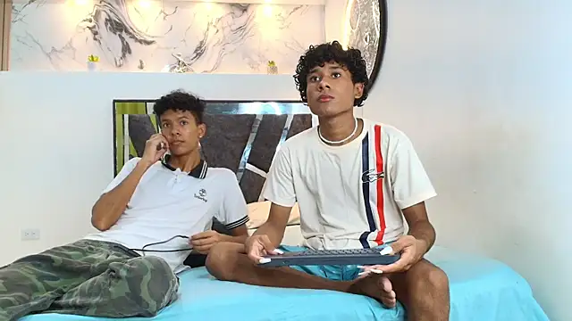 Snapshot of LONDON_BOYS1 chatting on October 26, 1:45 am LONDON BOYS1 online show from October 26, 1:45 am