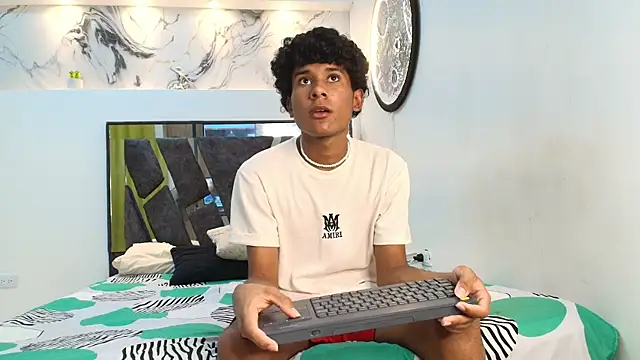 Snapshot of LONDON_BOYS1 chatting on October 21, 1:20 am LONDON BOYS1 online show from October 21, 1:20 am