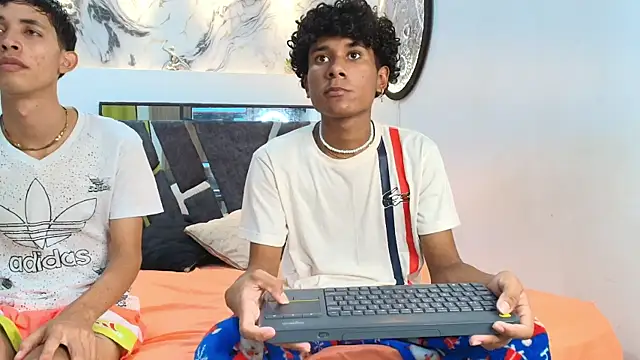 Snapshot of LONDON_BOYS1 chatting on October 13, 2:36 am LONDON BOYS1 online show from October 13, 2:36 am