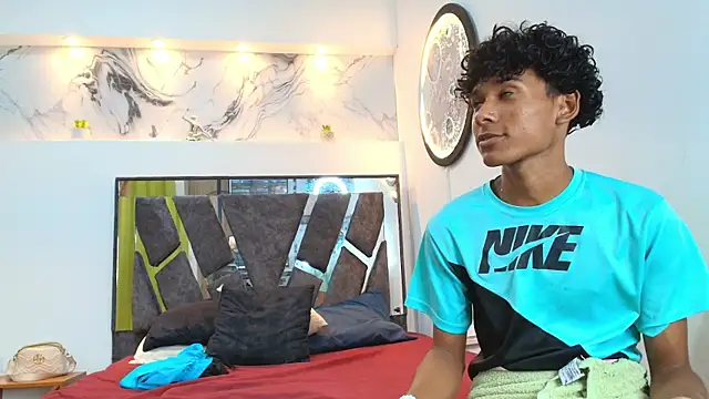 Snapshot of LONDON_BOYS1 chatting on October 4, 2:28 am LONDON BOYS1 online show from October 4, 2:28 am