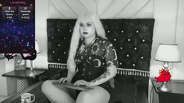 Madamexravenx online show from September 19, 7:57 pm