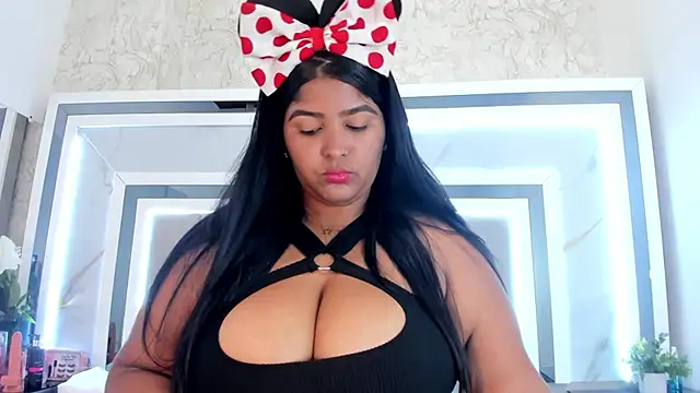 JuliethaVillalobos online show from October 4, 11:53 pm