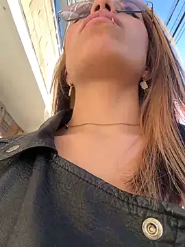 Snapshot of yourrmuse chatting on October 2, 9:53 pm yourrmuse online show from October 2, 9:53 pm