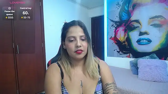 Snapshot of tiana_breeze chatting on October 19, 3:52 am tiana breeze online show from October 19, 3:52 am