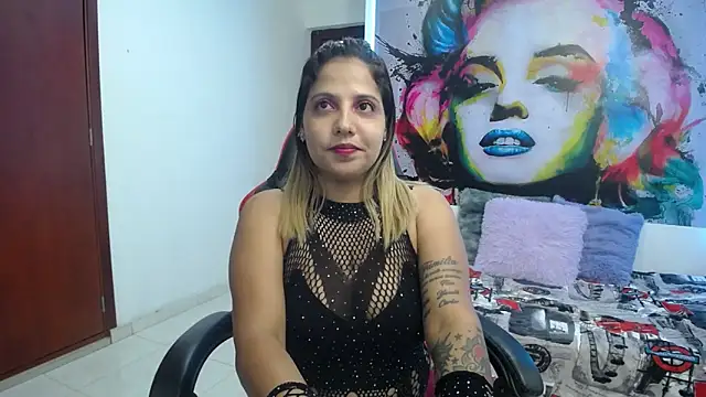 Snapshot of tiana_breeze chatting on October 5, 3:22 am tiana breeze online show from October 5, 3:22 am