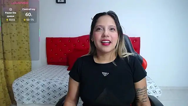 Snapshot of tiana_breeze chatting on October 30, 1:30 am tiana breeze online show from October 30, 1:30 am