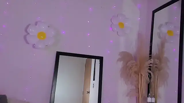 Snapshot of Naomi_Flame chatting on September 24, 7:24 pm Naomi Flame online show from September 24, 7:24 pm