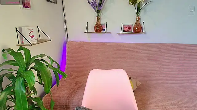 Snapshot of emycarver09 chatting on October 16, 12:19 pm emycarver09 online show from October 16, 12:19 pm