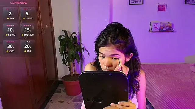 Snapshot of emycarver09 chatting on October 28, 12:33 pm emycarver09 online show from October 28, 12:33 pm