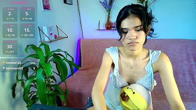 Snapshot of emycarver09 chatting on October 14, 1:57 pm emycarver09 online show from October 14, 1:57 pm