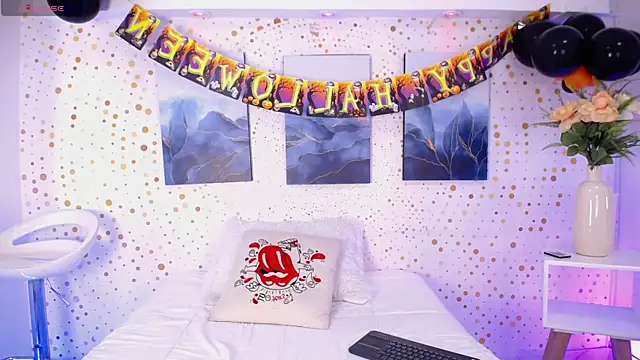 Snapshot of Emily_Vaughan chatting on October 18, 3:42 am Emily Vaughan online show from October 18, 3:42 am