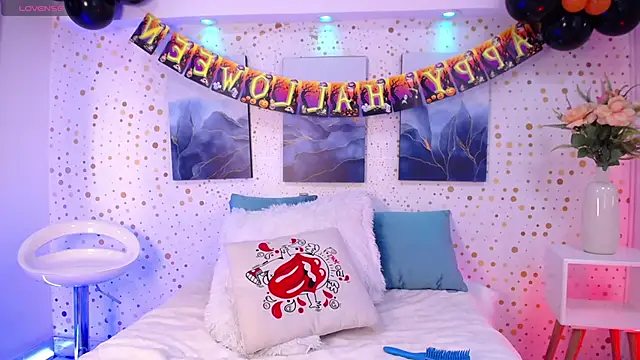 Snapshot of Emily_Vaughan chatting on October 10, 3:33 am Emily Vaughan online show from October 10, 3:33 am