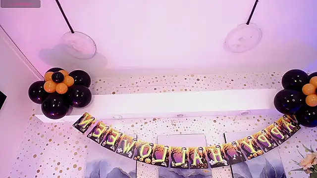 Snapshot of Emily_Vaughan chatting on October 11, 3:44 am Emily Vaughan online show from October 11, 3:44 am