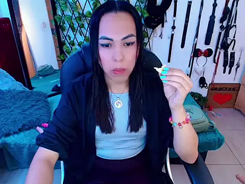 Snapshot of missblu chatting on October 19, 9:06 pm missblu online show from October 19, 9:06 pm