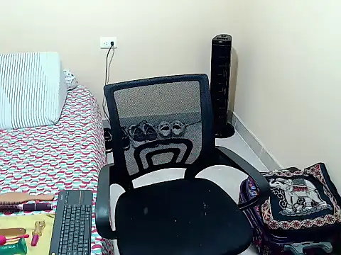 Snapshot of missblu chatting on October 28, 5:46 am missblu online show from October 28, 5:46 am