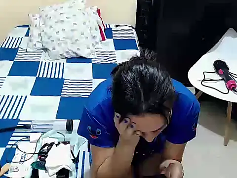 Snapshot of missblu chatting on October 9, 4:27 am missblu online show from October 9, 4:27 am