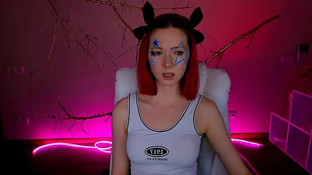 KimBoydd online show from November 28, 8:17 am