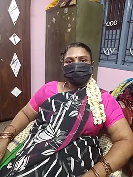 Snapshot of Tamil_Azhaghi25 chatting on October 7, 7:29 pm Tamil Azhaghi25 online show from October 7, 7:29 pm