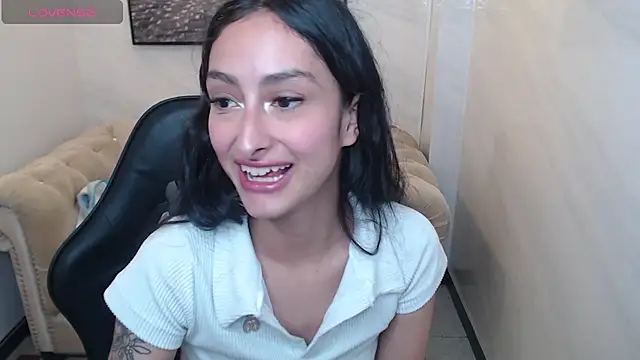 Snapshot of Tifany_v chatting on October 24, 1:07 pm Tifany v online show from October 24, 1:07 pm