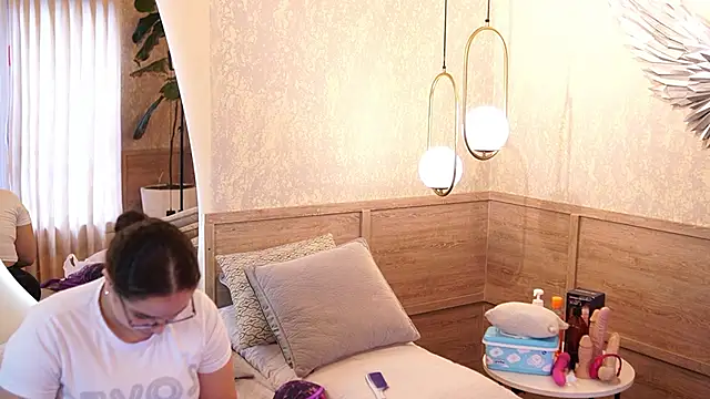 Snapshot of Tayler_Kim chatting on September 20, 6:39 pm Tayler Kim online show from September 20, 6:39 pm