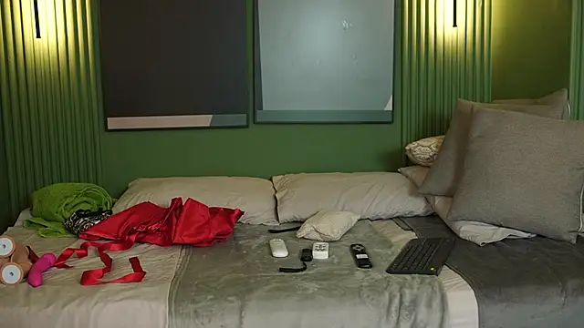 Snapshot of Tayler_Kim chatting on September 27, 6:15 pm Tayler Kim online show from September 27, 6:15 pm