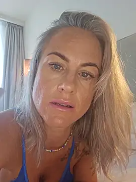 DeliciousDeeX online show from October 11, 12:52 pm