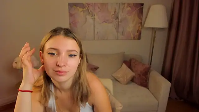 Snapshot of MilinaMorris chatting on October 4, 3:23 am MilinaMorris online show from October 4, 3:23 am