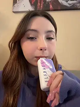 Snapshot of lilly_royse chatting on September 19, 6:12 am lilly royse online show from September 19, 6:12 am